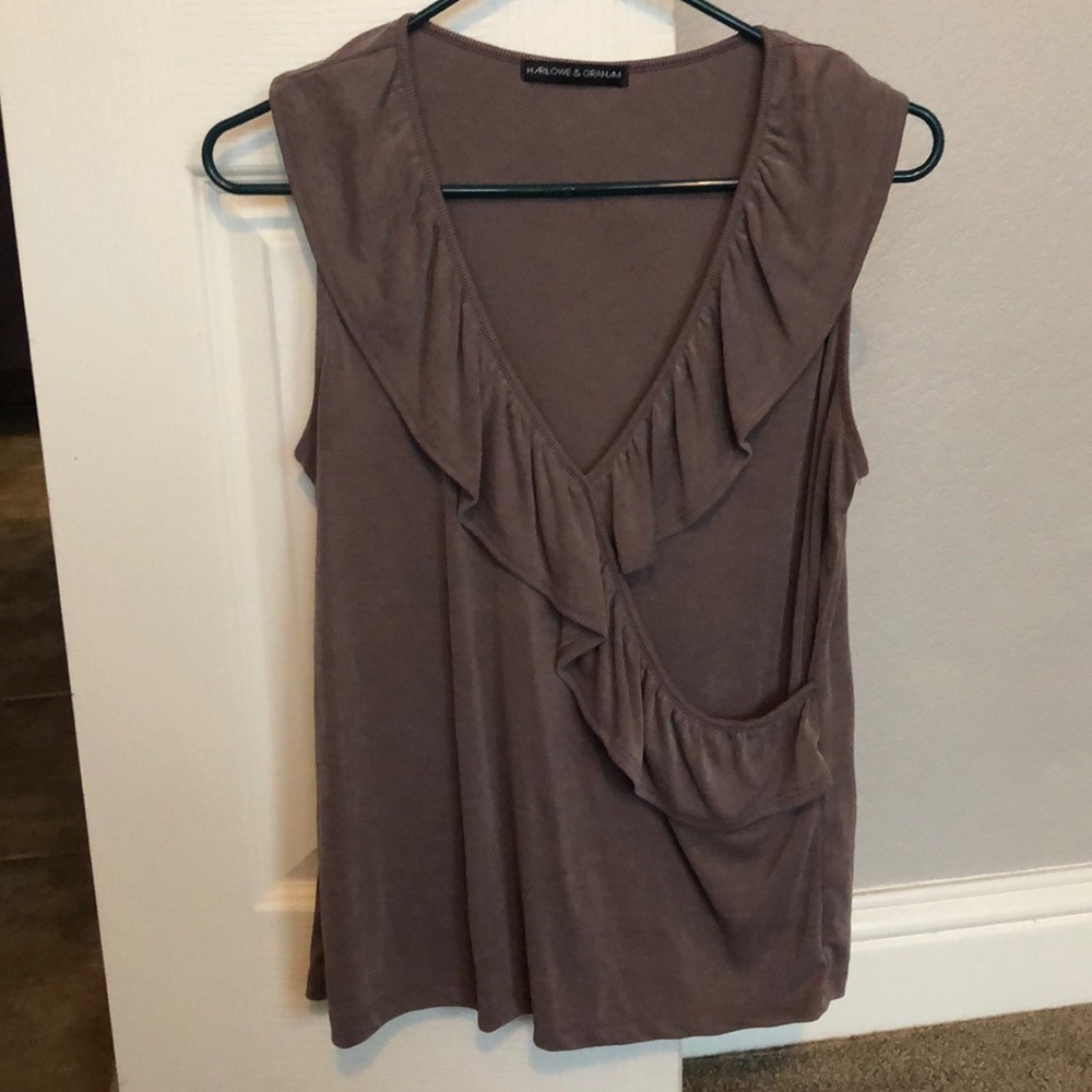 Ladies taupe sleeveless top​